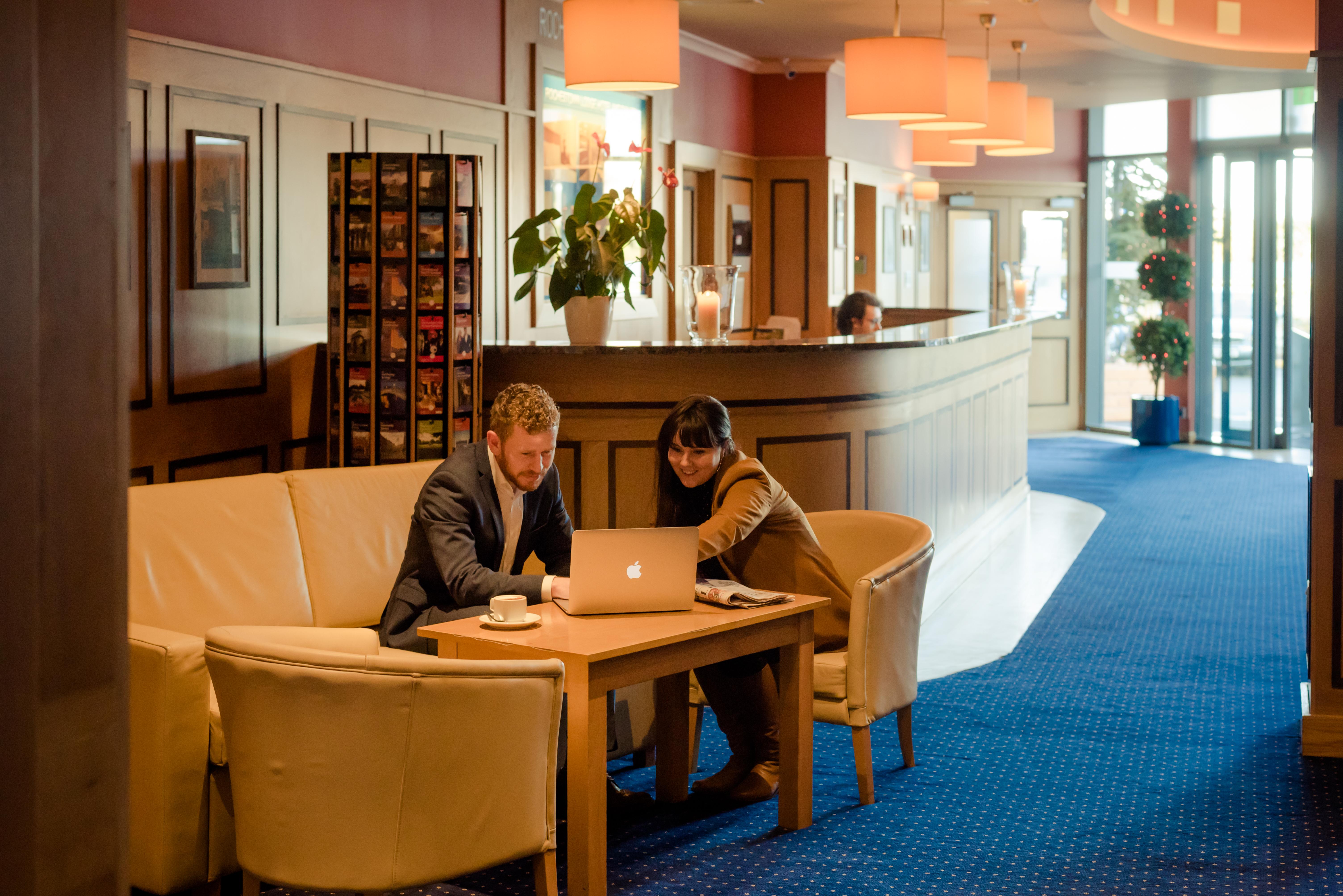 Rochestown Lodge Hotel ดุนเลรี ภายนอก รูปภาพ