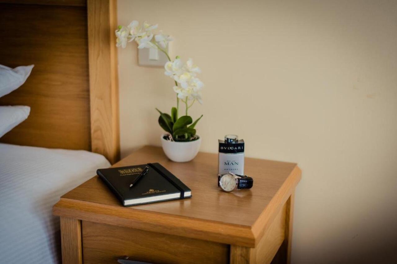 Rochestown Lodge Hotel ดุนเลรี ภายนอก รูปภาพ