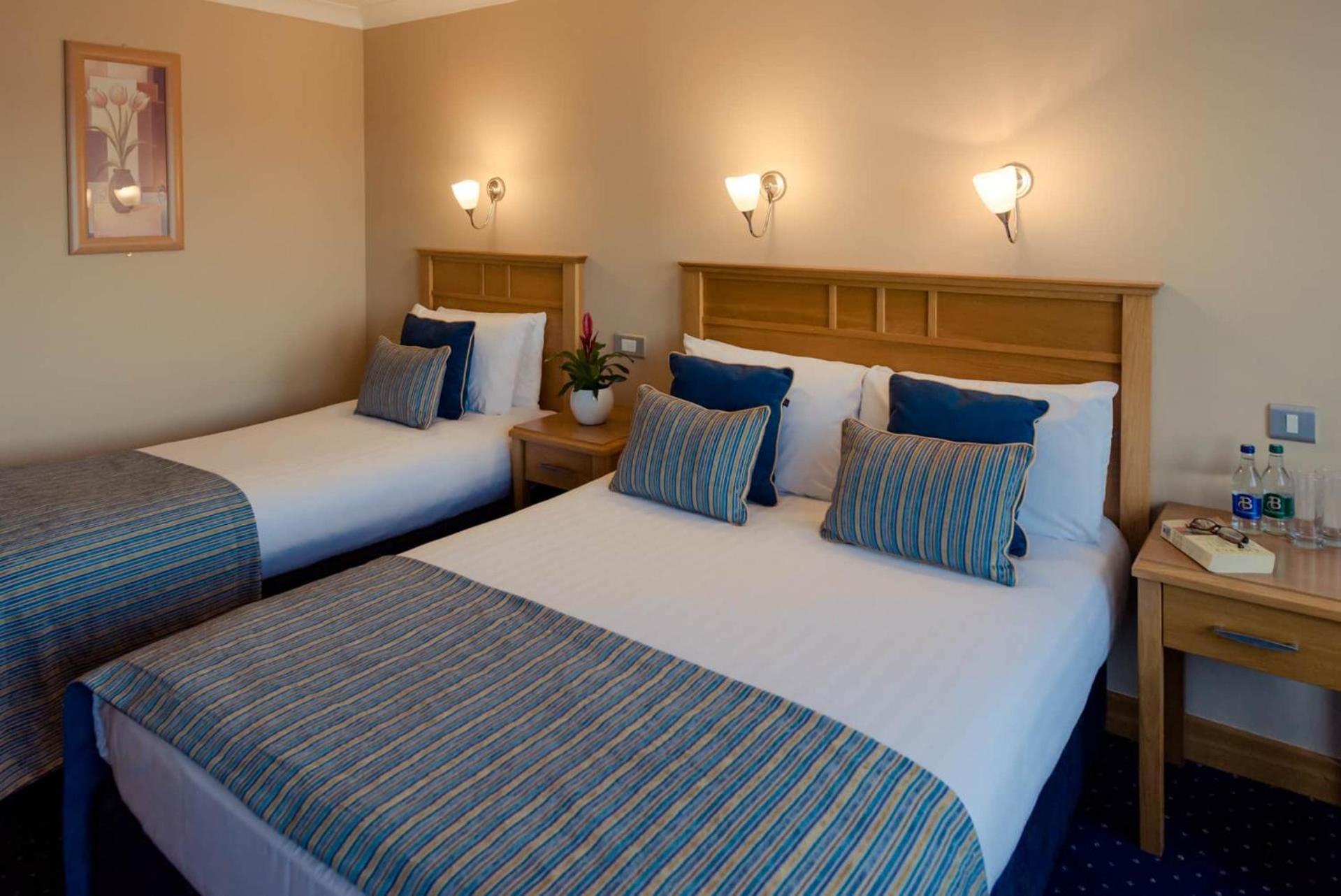 Rochestown Lodge Hotel ดุนเลรี ภายนอก รูปภาพ