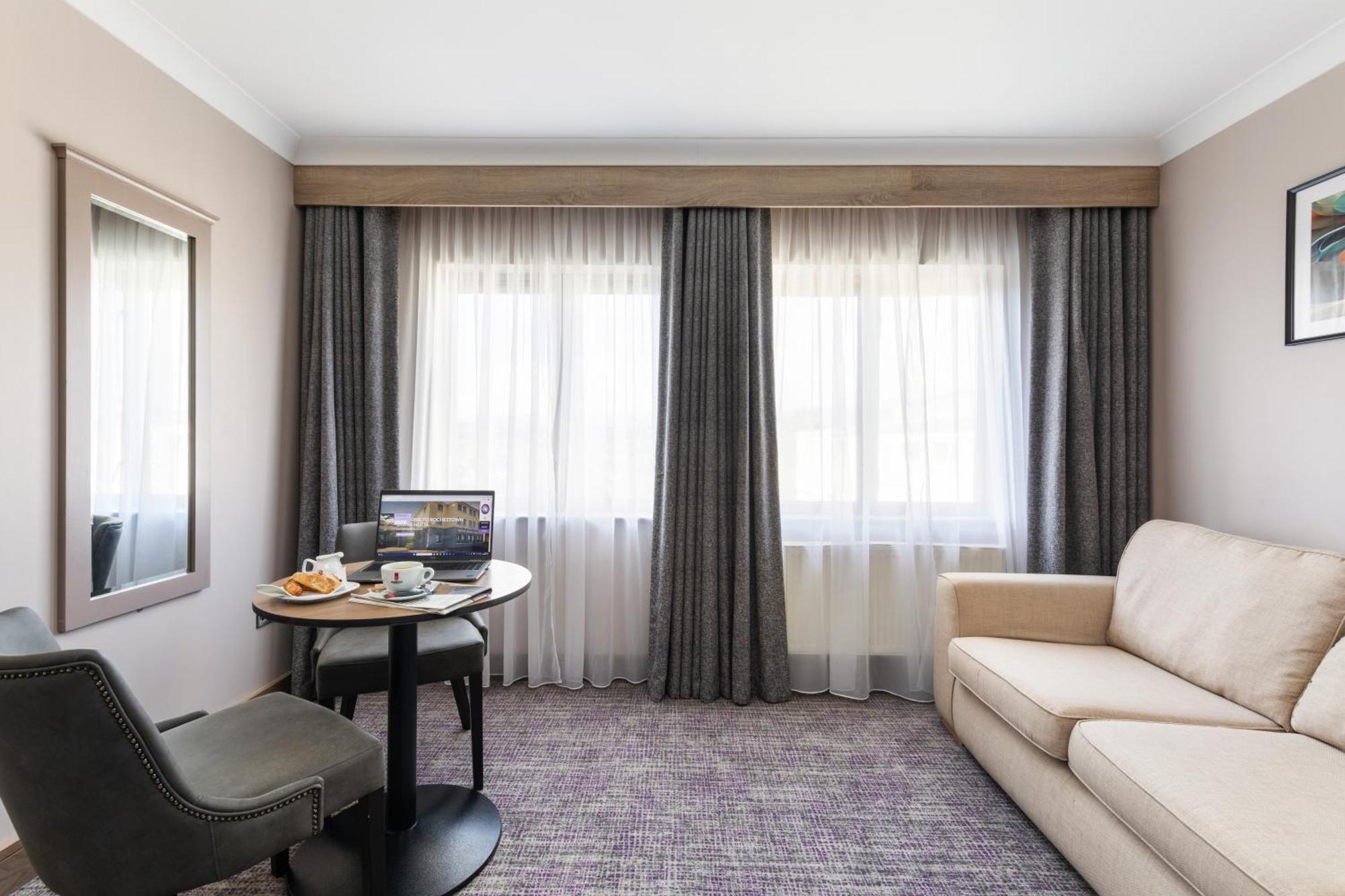 Rochestown Lodge Hotel ดุนเลรี ภายนอก รูปภาพ