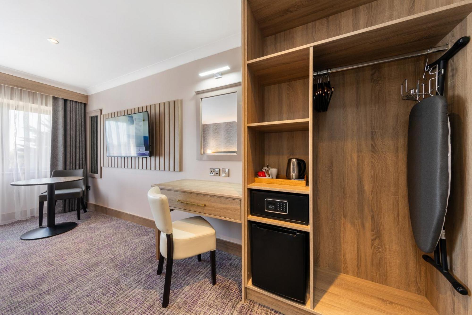 Rochestown Lodge Hotel ดุนเลรี ภายนอก รูปภาพ