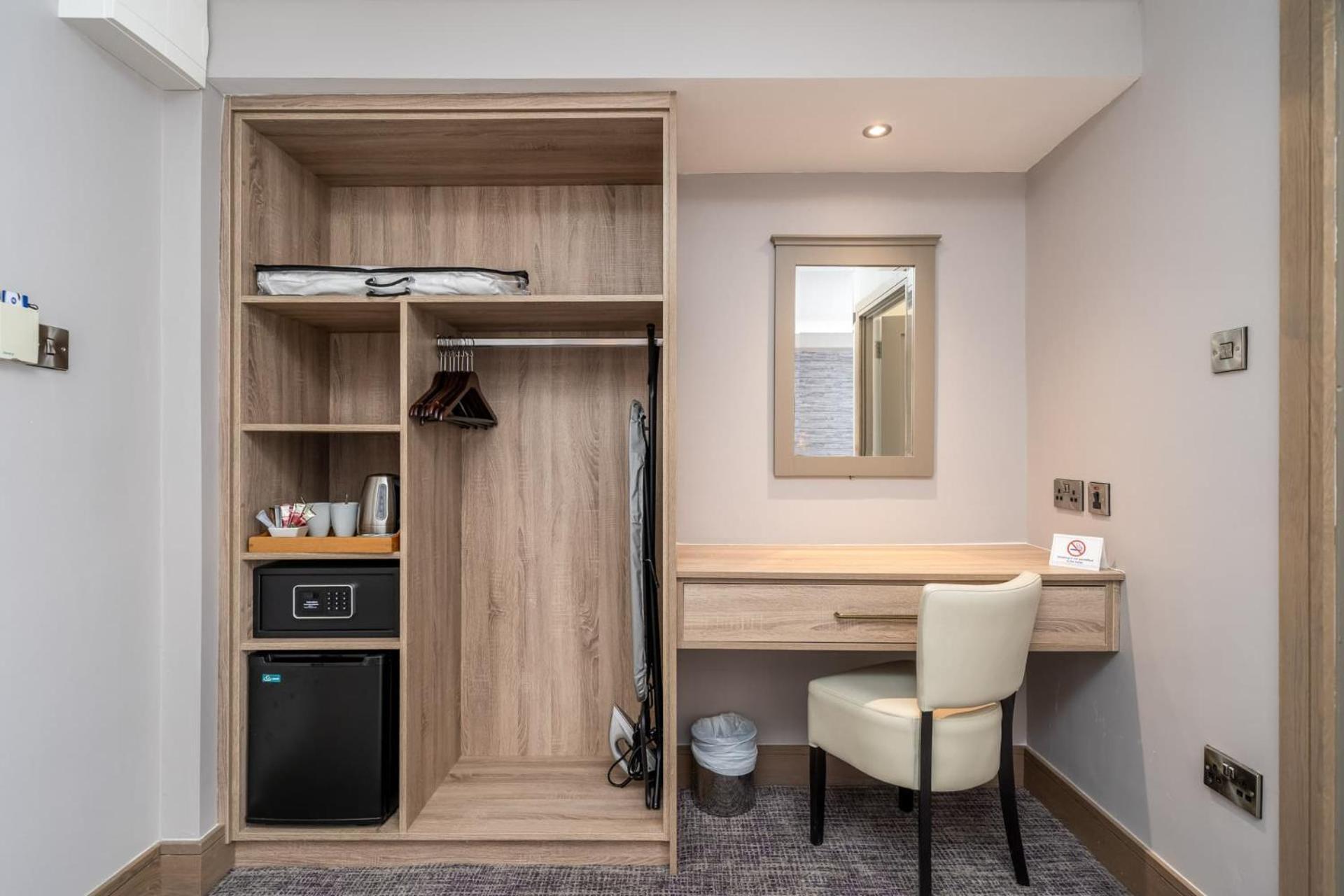 Rochestown Lodge Hotel ดุนเลรี ภายนอก รูปภาพ