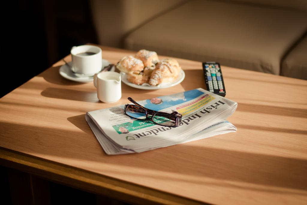 Rochestown Lodge Hotel ดุนเลรี ภายนอก รูปภาพ