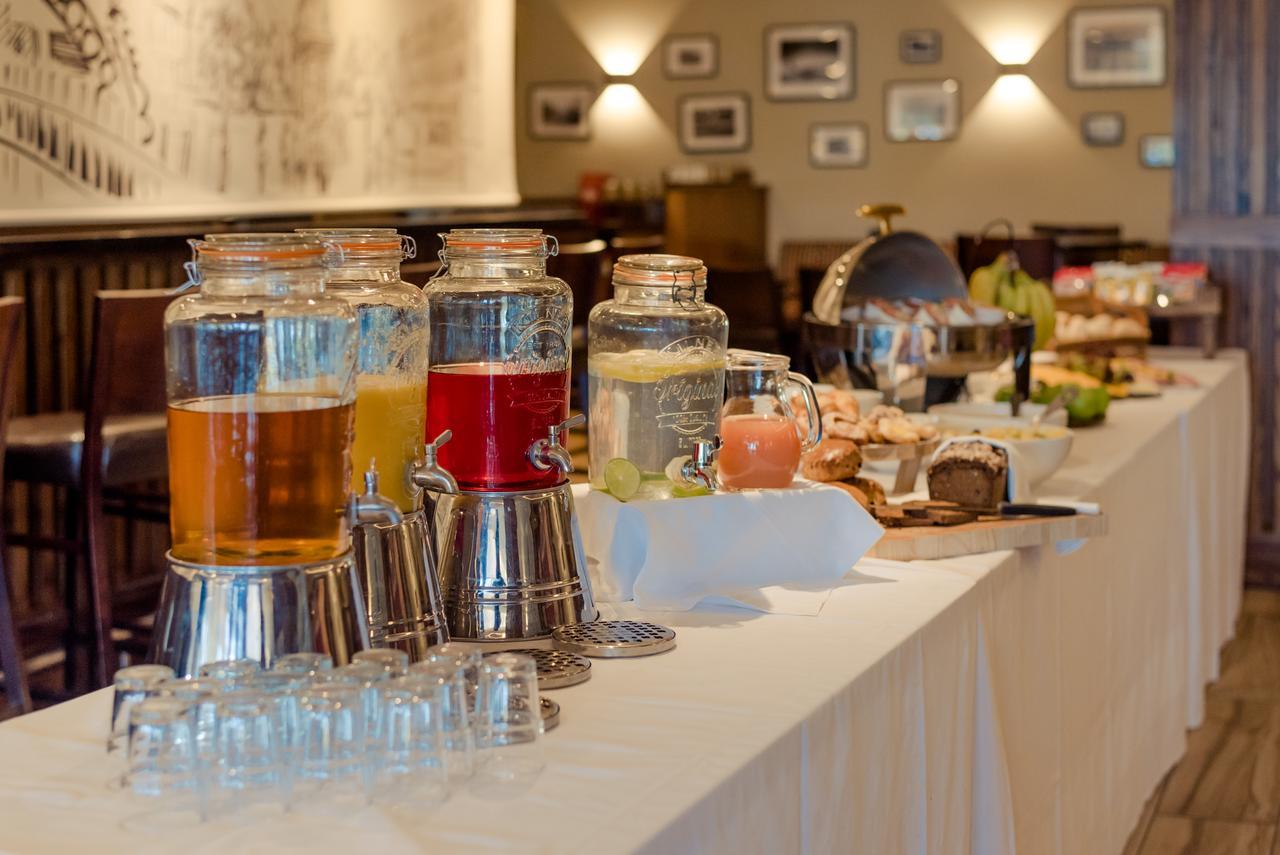 Rochestown Lodge Hotel ดุนเลรี ภายนอก รูปภาพ