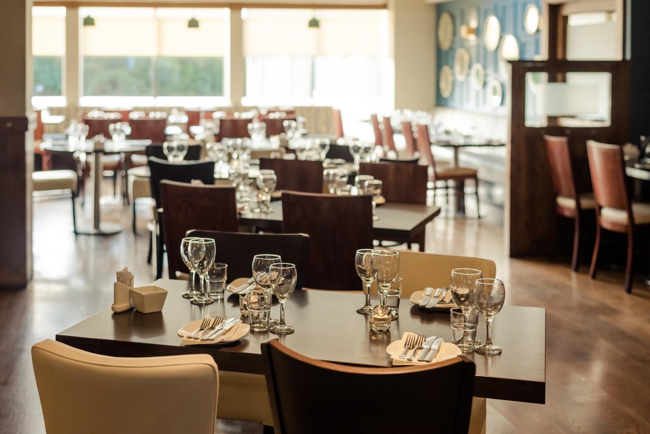 Rochestown Lodge Hotel ดุนเลรี ภายนอก รูปภาพ